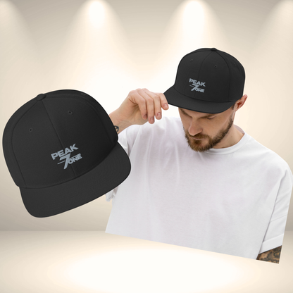Peak7one Signature Snapback schwarz – Premium Streetwear Cap mit Sticklogo