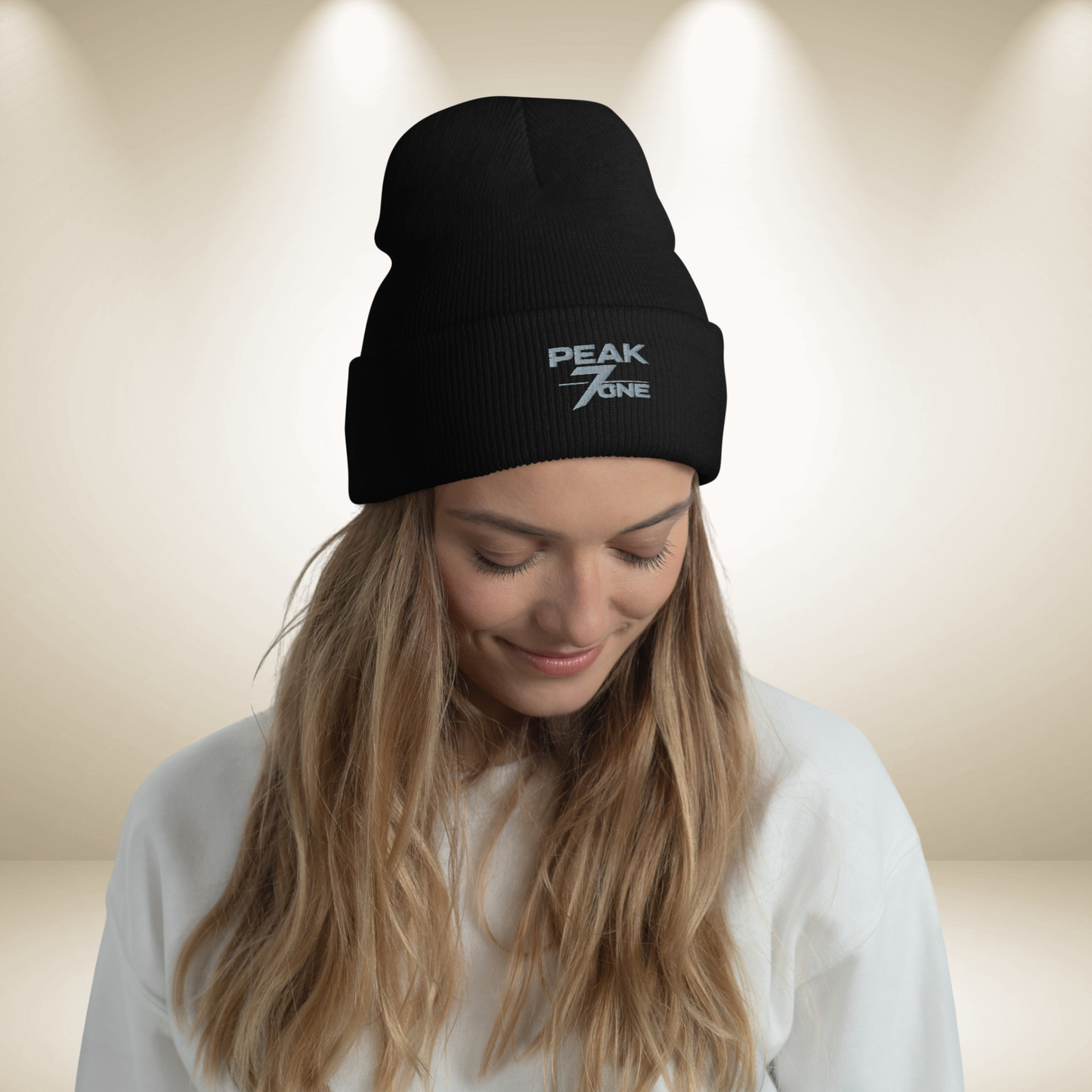 Peak7one Essential Beanie schwarz – minimalistische Premium Streetwear Beanie mit Sticklogo