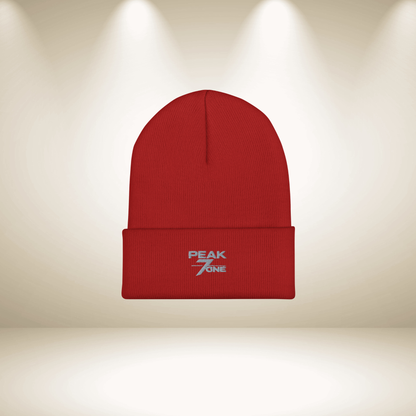 Peak7one Beanie Sticklogo Detail – hochwertige Stickveredelung