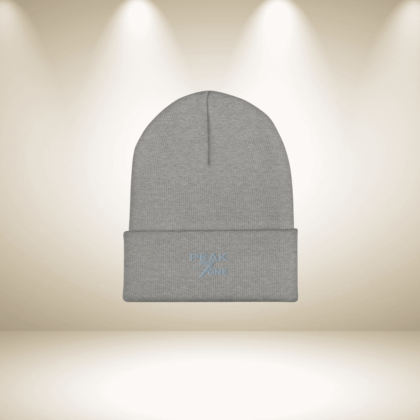 Peak7one Beanie Streetwear Look – schwarze Premium Beanie mit Sticklogo