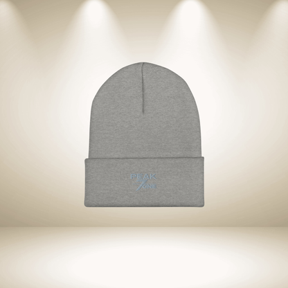 Peak7one Beanie Streetwear Look – schwarze Premium Beanie mit Sticklogo