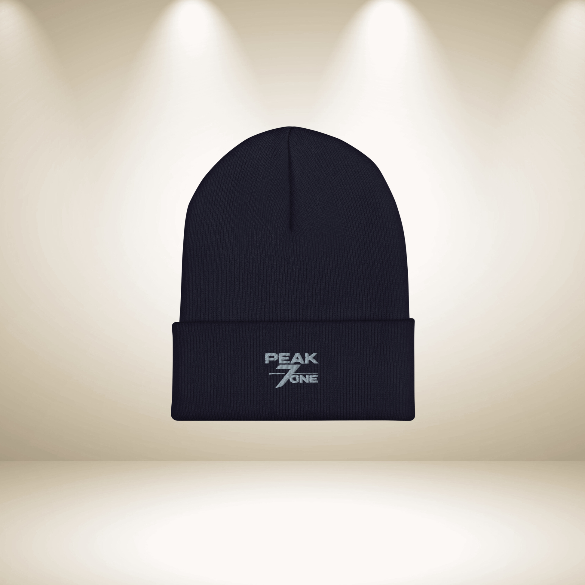 Peak7one Beanie Streetwear Look – schwarze Premium Beanie mit Sticklogo